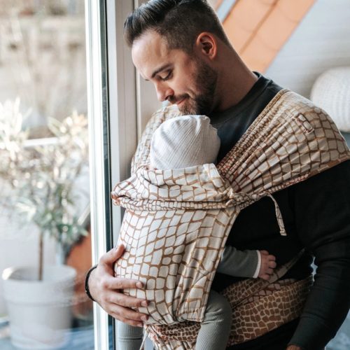 Hop tye Advanced babahordozó-Darwin creme